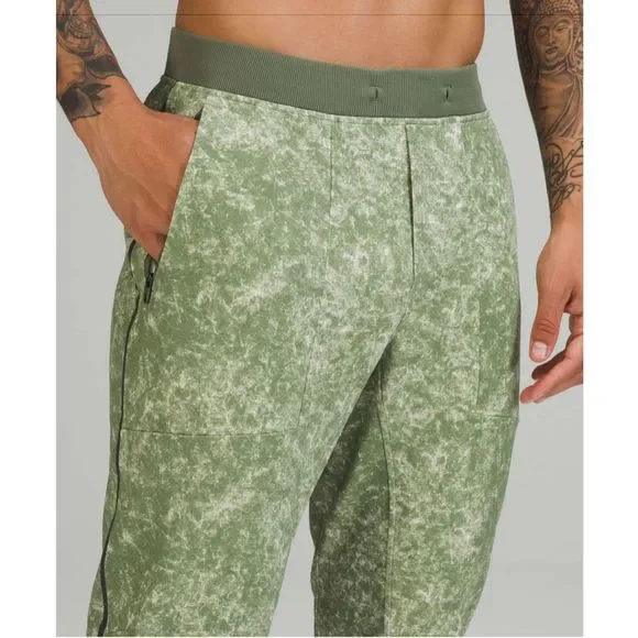 Lululemon Textured Tech Pant Size L in Denim Wash Print Green Twill Multi - Picture 11 of 11